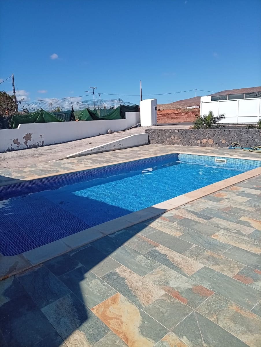 2 bedroom Villa for sale in Antigua with pool - € 290,000 (Ref: 9824626)