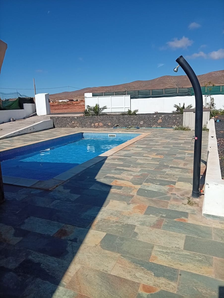 2 bedroom Villa for sale in Antigua with pool - € 290,000 (Ref: 9824626)
