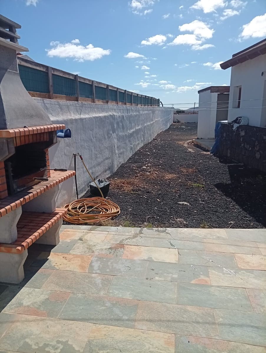 2 bedroom Villa for sale in Antigua with pool - € 290,000 (Ref: 9824626)
