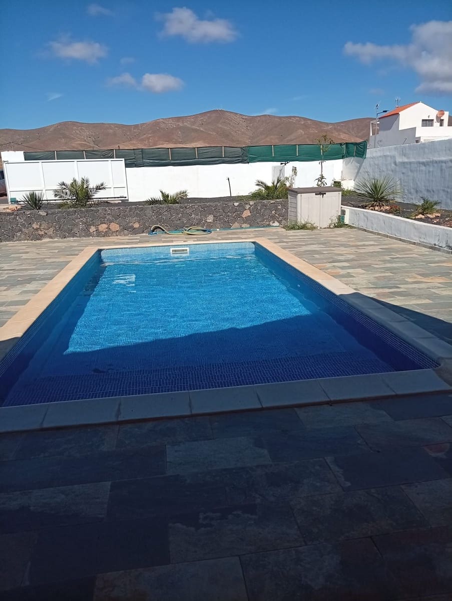 2 bedroom Villa for sale in Antigua with pool - € 290,000 (Ref: 9824626)