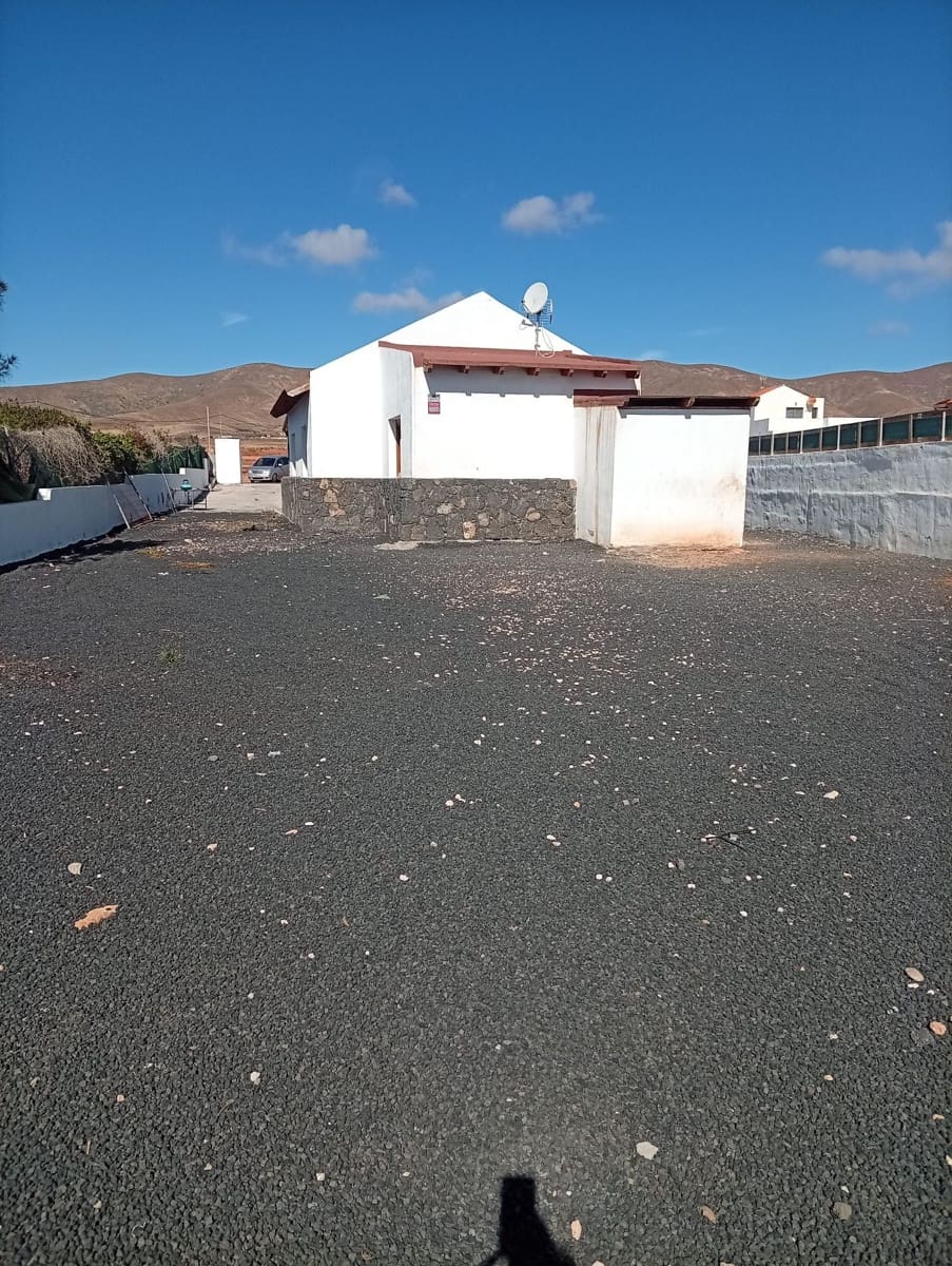 2 bedroom Villa for sale in Antigua with pool - € 290,000 (Ref: 9824626)