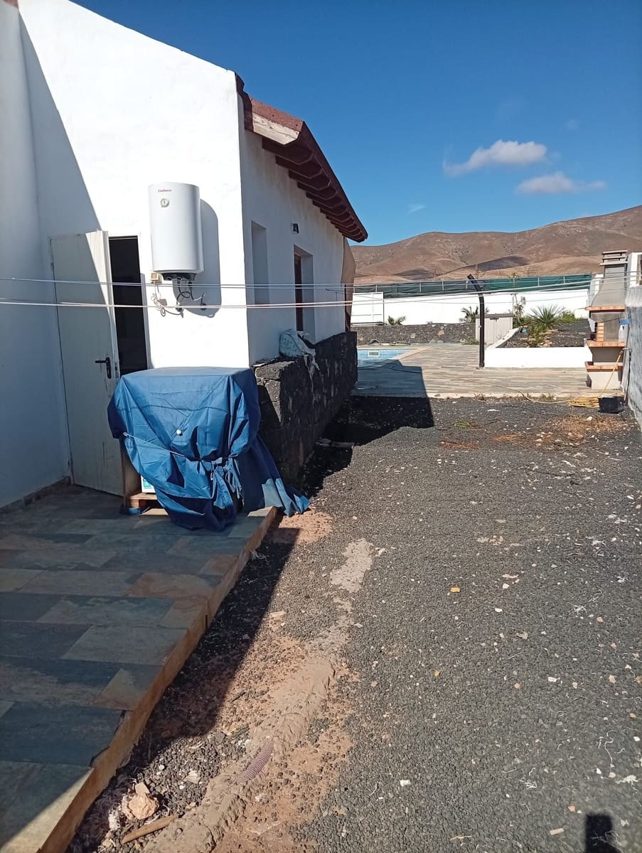 2 bedroom Villa for sale in Antigua with pool - € 290,000 (Ref: 9824626)