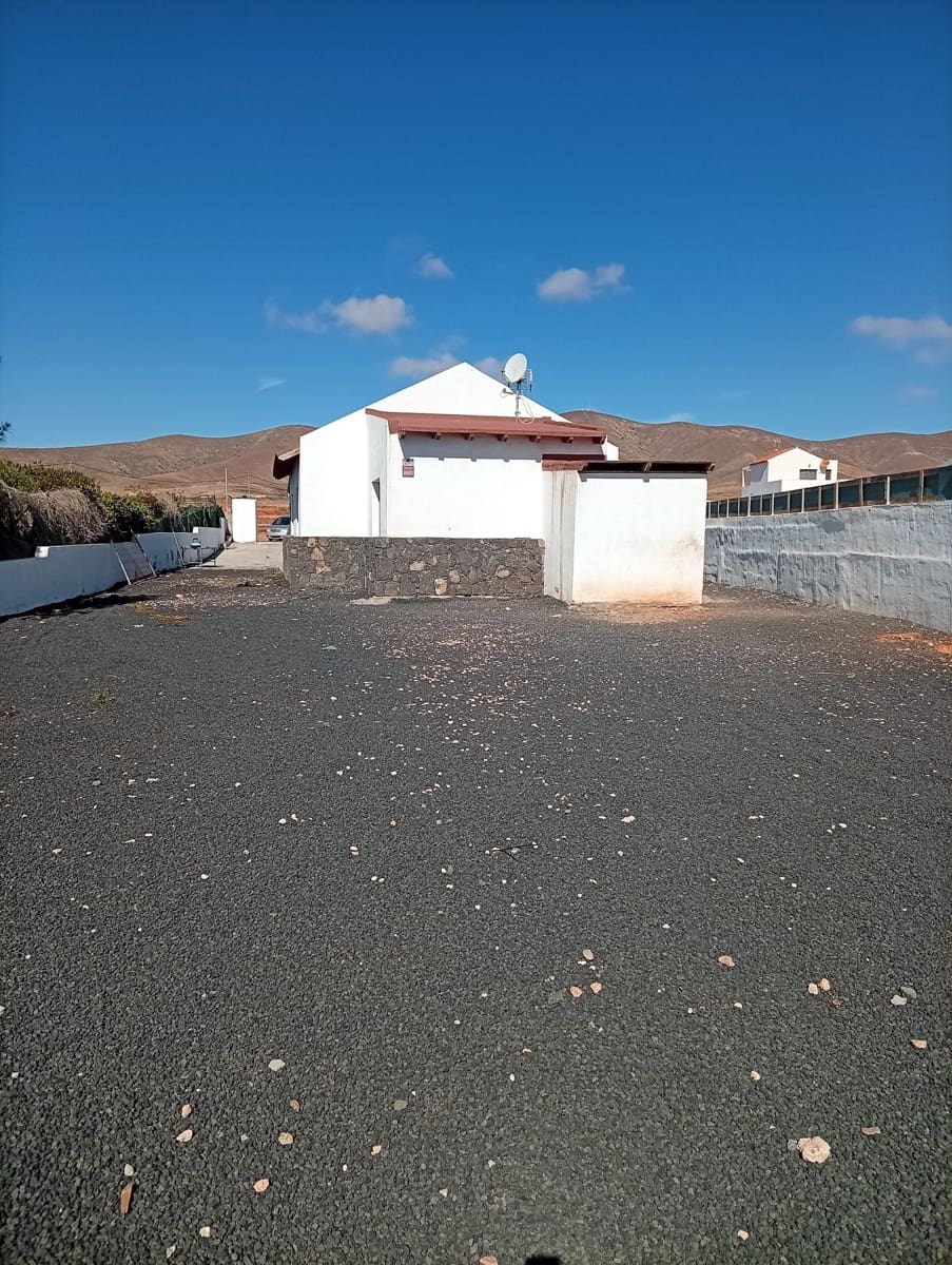 2 bedroom Villa for sale in Antigua with pool - € 290,000 (Ref: 9824626)