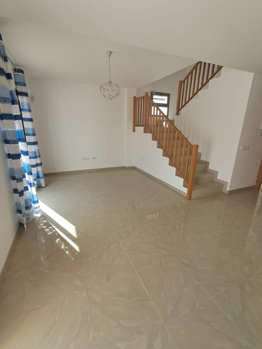 3 bedroom Villa for sale in Puerto del Rosario with garage - € 315,000 (Ref: 9849070)
