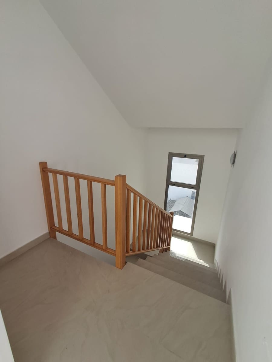 3 bedroom Villa for sale in Puerto del Rosario with garage - € 315,000 (Ref: 9849070)