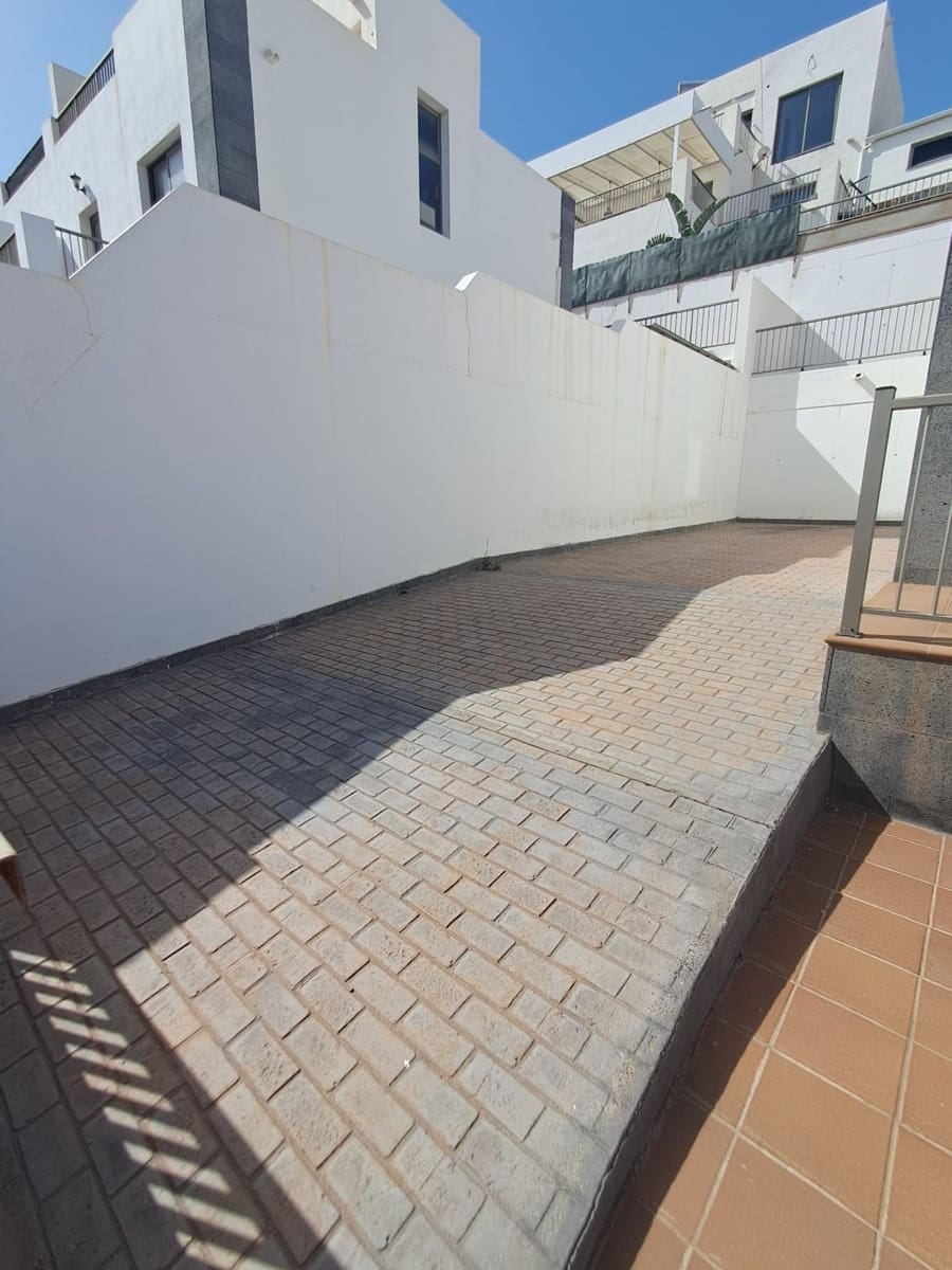 3 bedroom Villa for sale in Puerto del Rosario with garage - € 315,000 (Ref: 9849070)