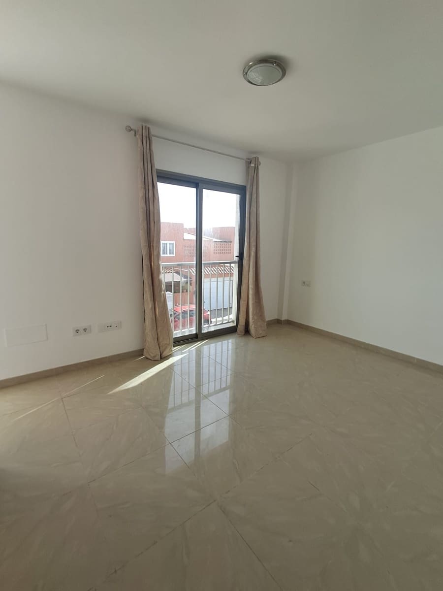 3 bedroom Villa for sale in Puerto del Rosario with garage - € 315,000 (Ref: 9849070)