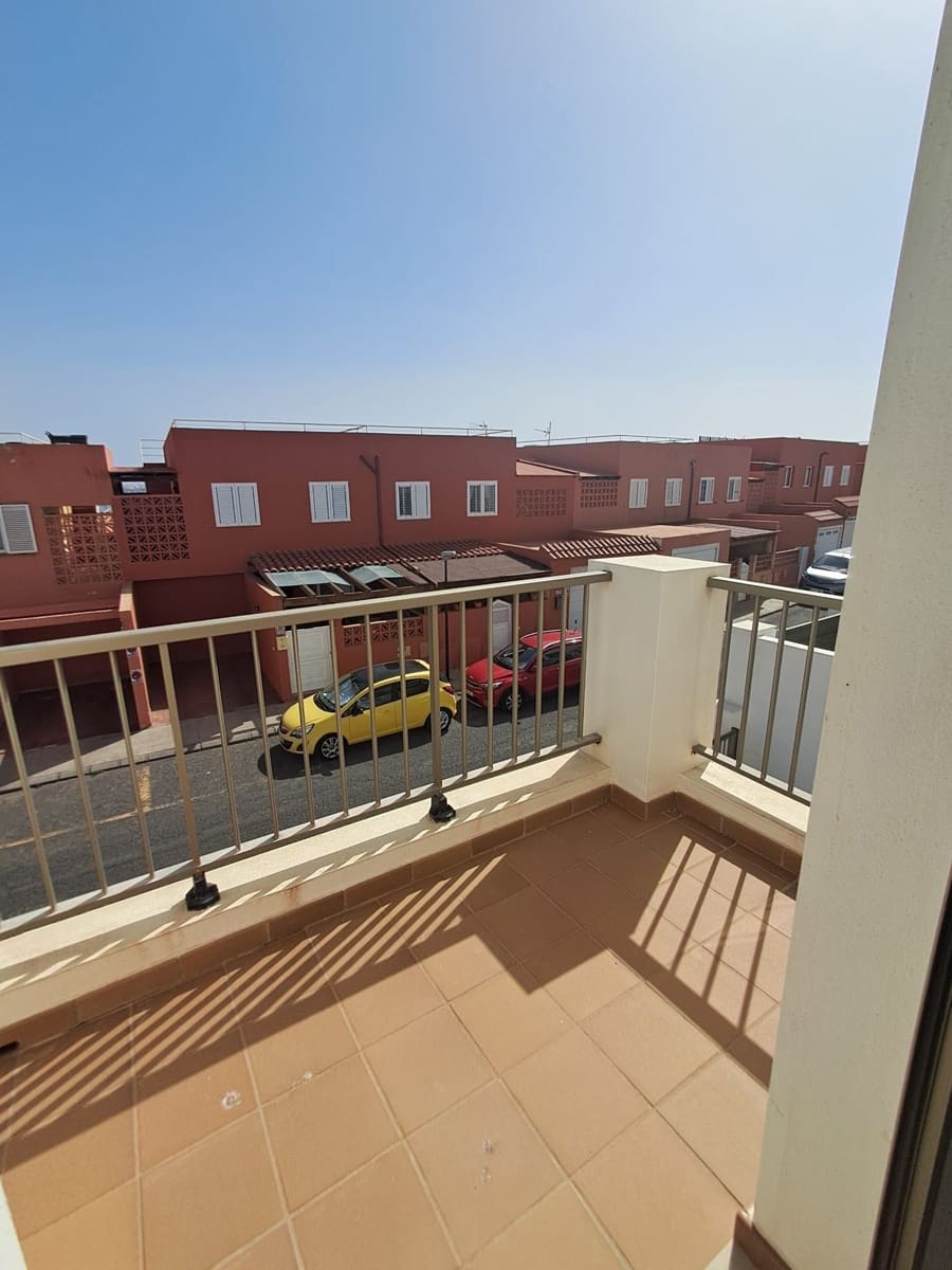 3 bedroom Villa for sale in Puerto del Rosario with garage - € 315,000 (Ref: 9849070)