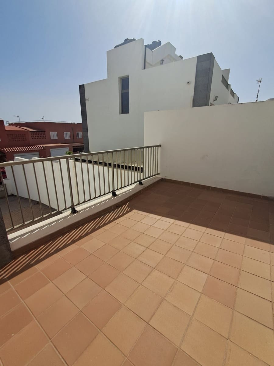 3 bedroom Villa for sale in Puerto del Rosario with garage - € 315,000 (Ref: 9849070)