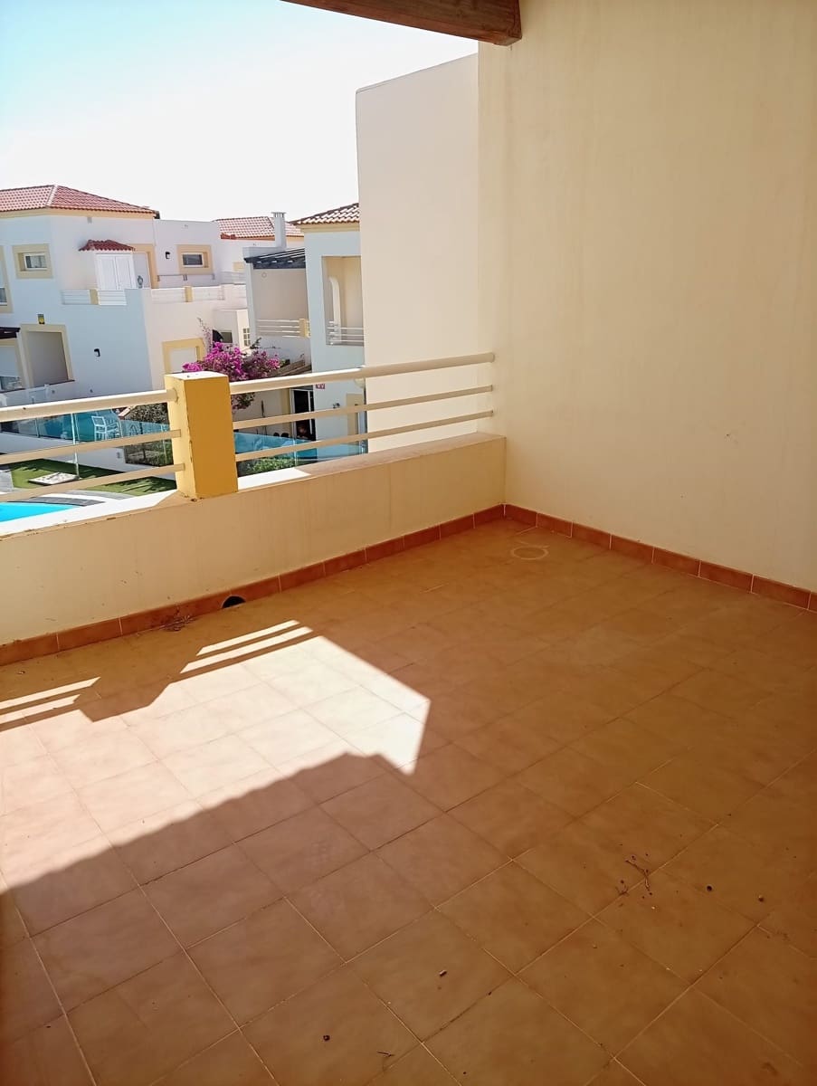3 soveværelse Villa til salg i Caleta de Fuste med swimmingpool - € 325.000 (Ref: 9947336)