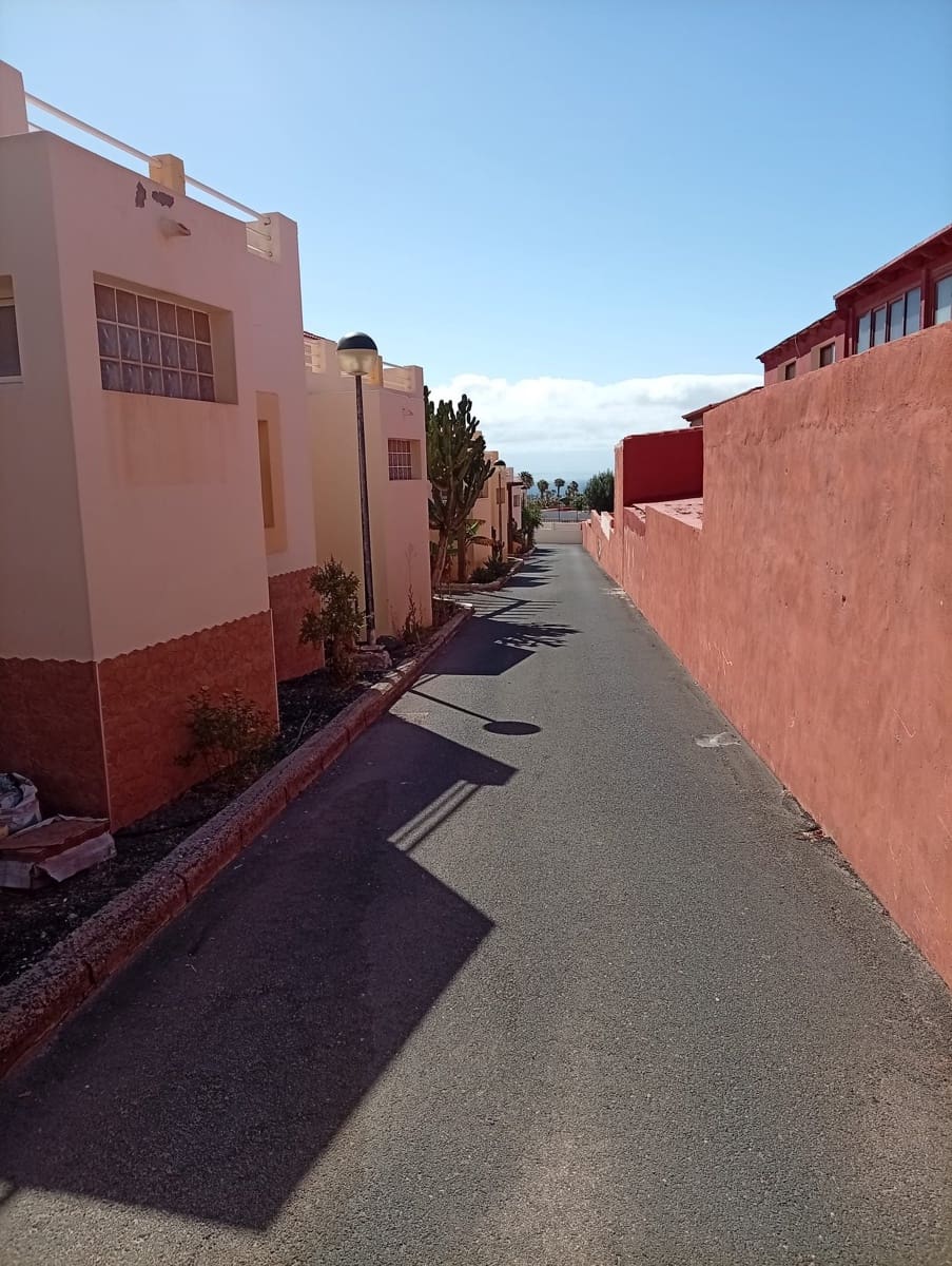 3 soveværelse Villa til salg i Caleta de Fuste med swimmingpool - € 325.000 (Ref: 9947336)