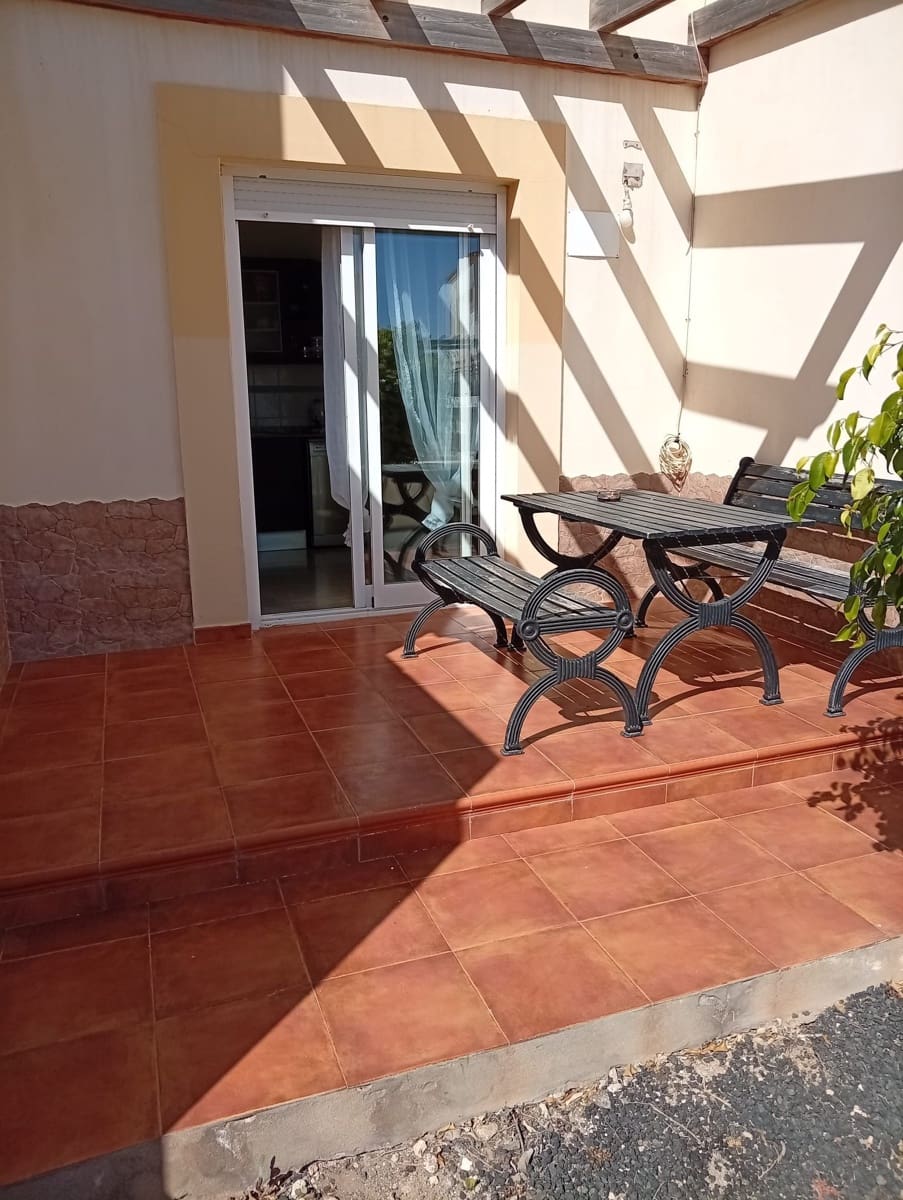 3 soveværelse Villa til salg i Caleta de Fuste med swimmingpool - € 325.000 (Ref: 9947336)