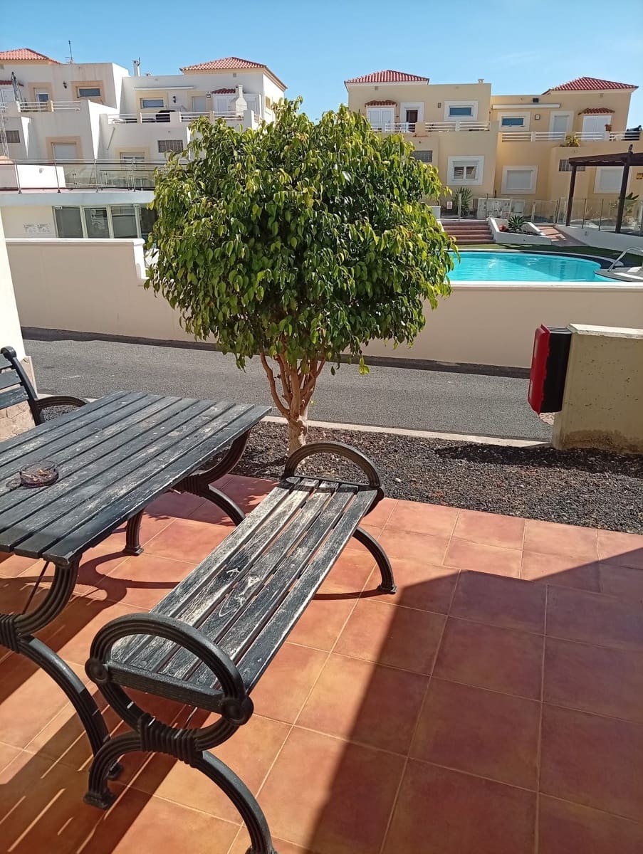 3 soveværelse Villa til salg i Caleta de Fuste med swimmingpool - € 325.000 (Ref: 9947336)
