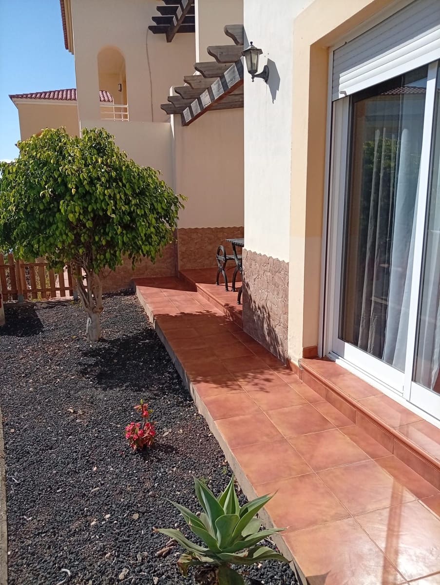 3 soveværelse Villa til salg i Caleta de Fuste med swimmingpool - € 325.000 (Ref: 9947336)