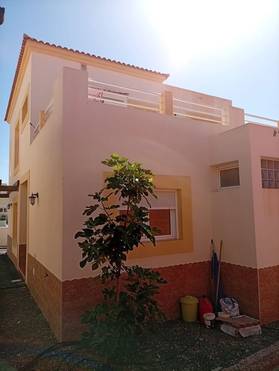 3 soveværelse Villa til salg i Caleta de Fuste med swimmingpool - € 325.000 (Ref: 9947336)