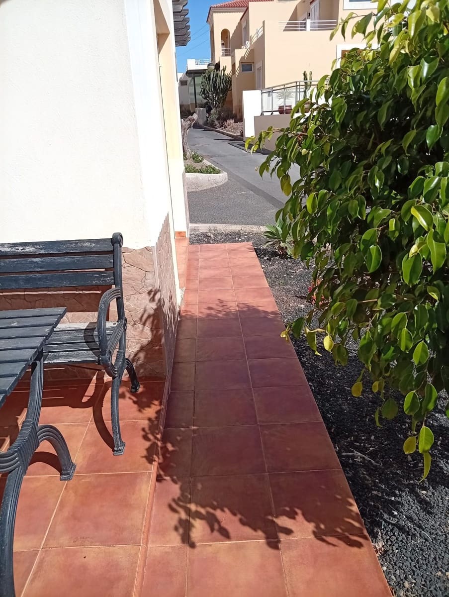 3 soveværelse Villa til salg i Caleta de Fuste med swimmingpool - € 325.000 (Ref: 9947336)