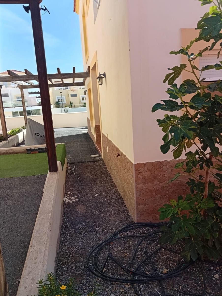 3 soveværelse Villa til salg i Caleta de Fuste med swimmingpool - € 325.000 (Ref: 9947336)