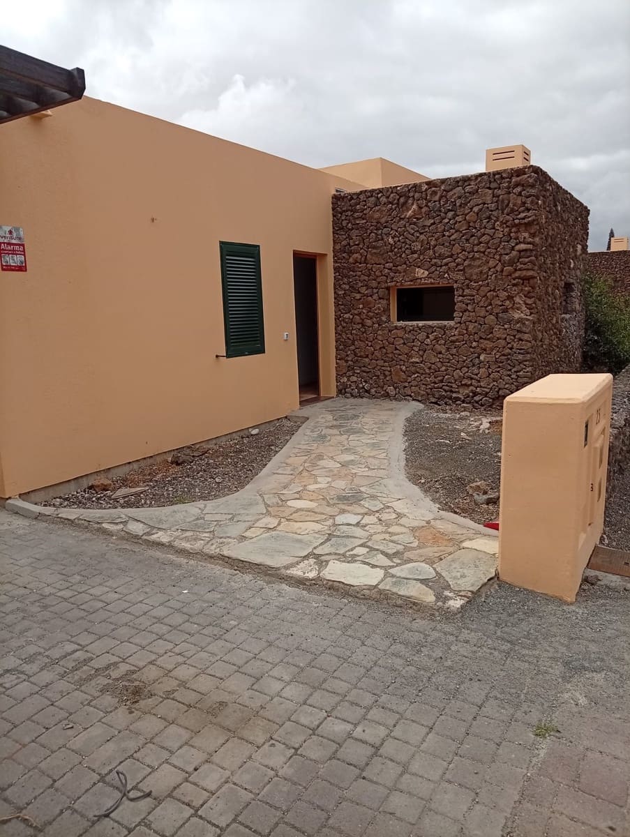 2 sovrum Villa till salu i Corralejo med pool garage - 330 000 € (Ref: 9962142)
