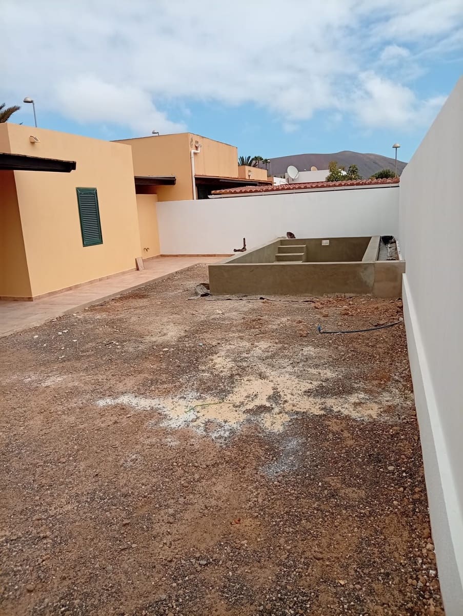 2 sovrum Villa till salu i Corralejo med pool garage - 330 000 € (Ref: 9962142)