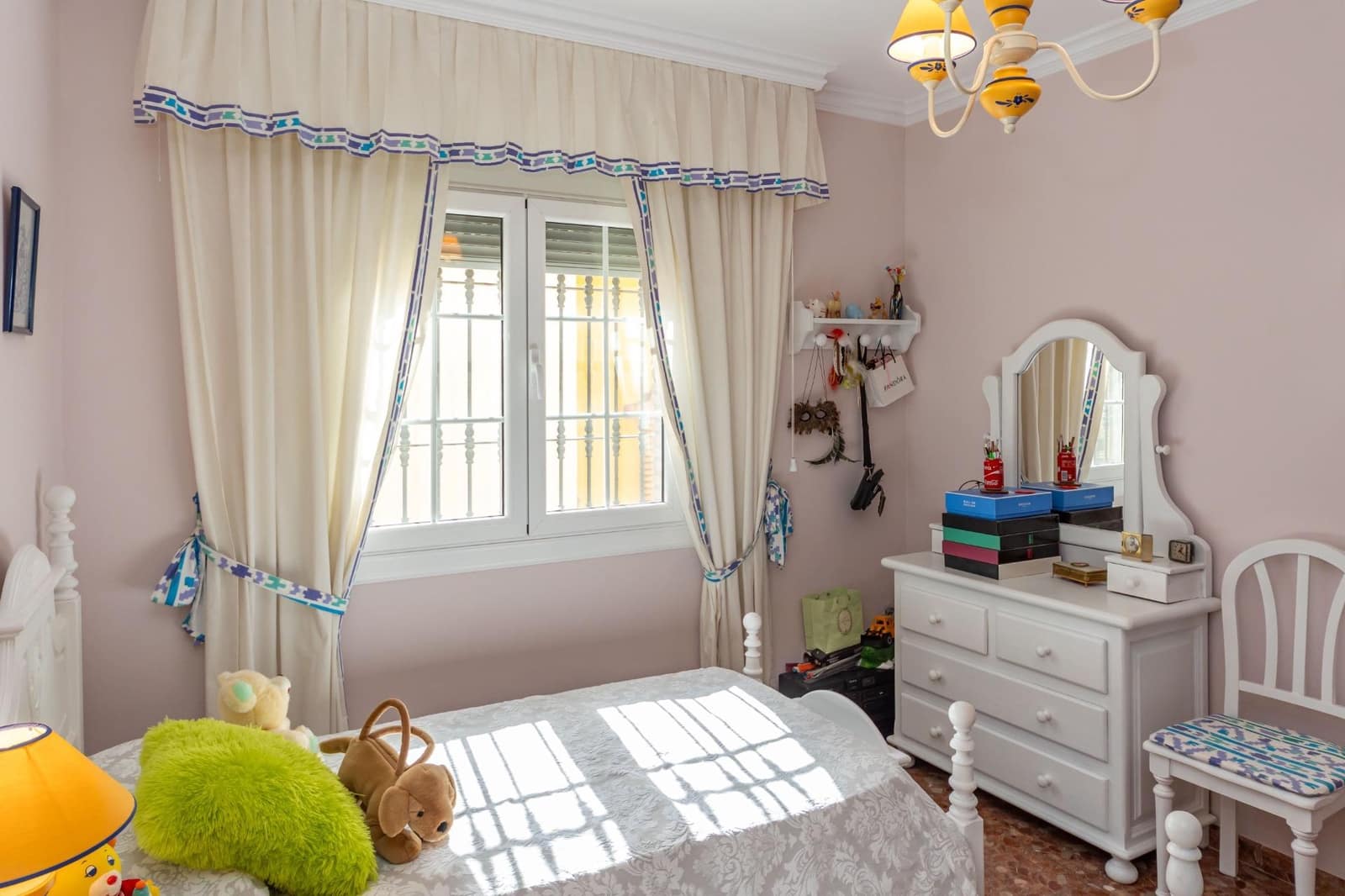 4 slaapkamer Villa te koop in Aldeire met garage - € 200.000 (Ref: 10043106)