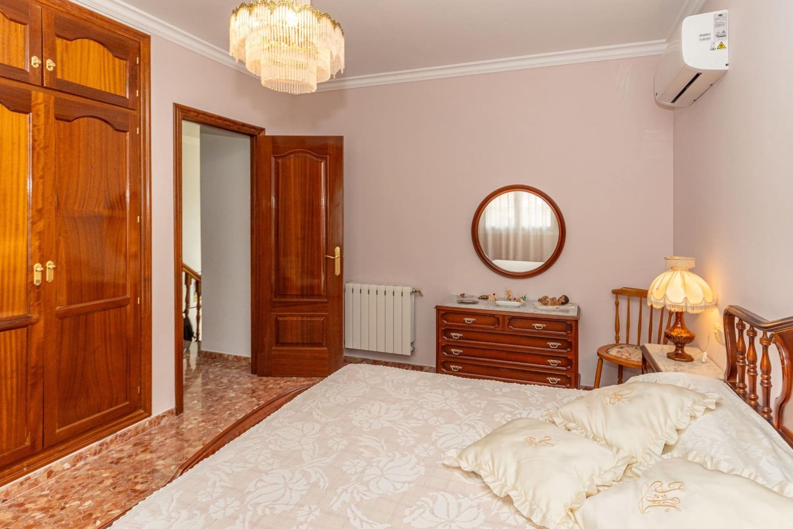 4 slaapkamer Villa te koop in Aldeire met garage - € 200.000 (Ref: 10043106)