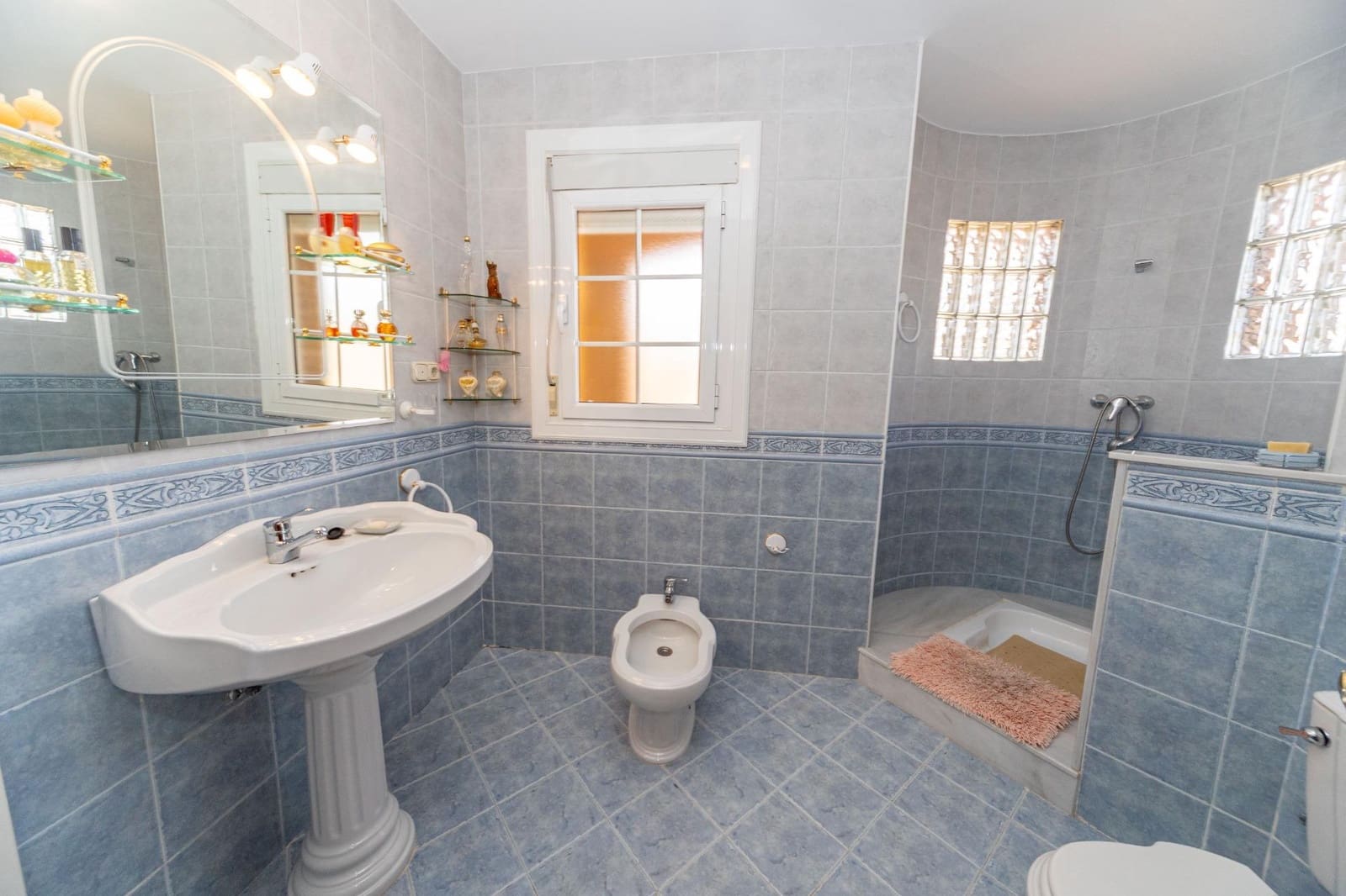4 slaapkamer Villa te koop in Aldeire met garage - € 200.000 (Ref: 10043106)