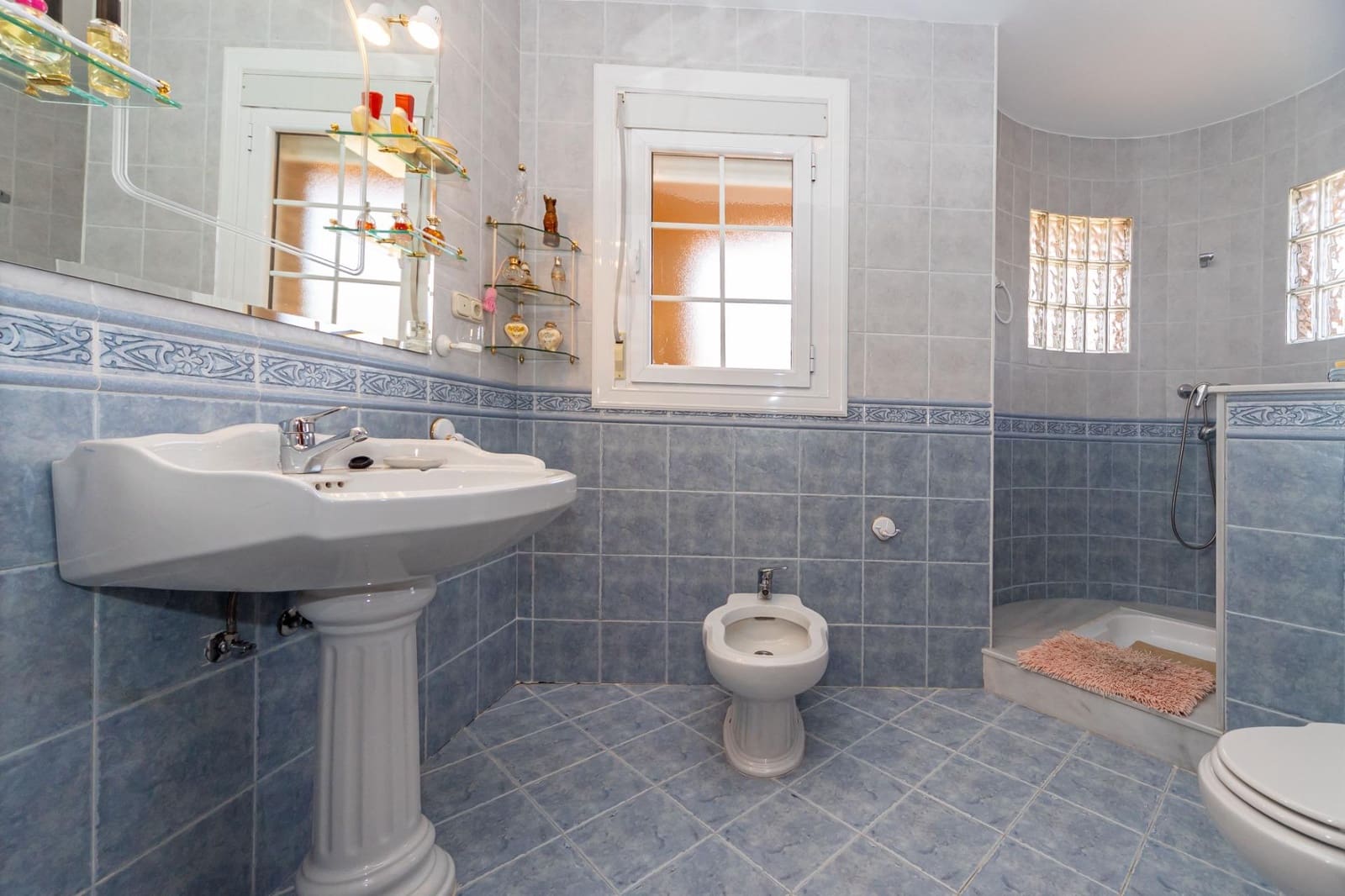 4 slaapkamer Villa te koop in Aldeire met garage - € 200.000 (Ref: 10043106)