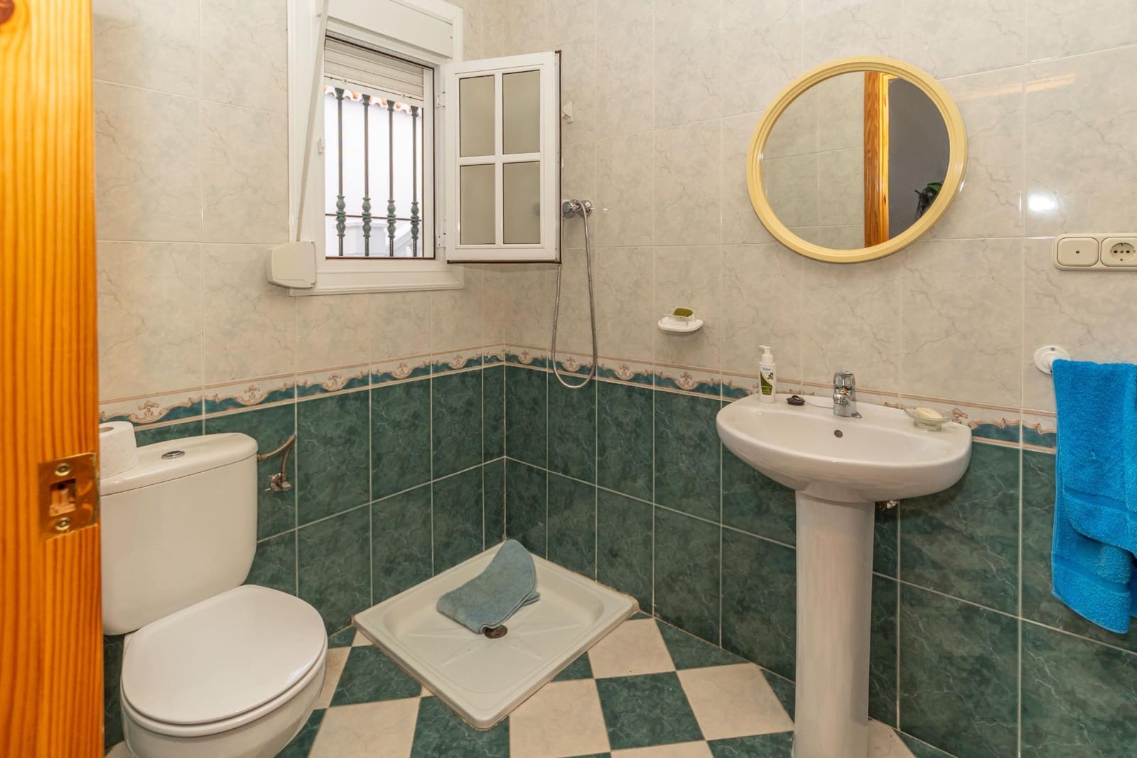 4 slaapkamer Villa te koop in Aldeire met garage - € 200.000 (Ref: 10043106)