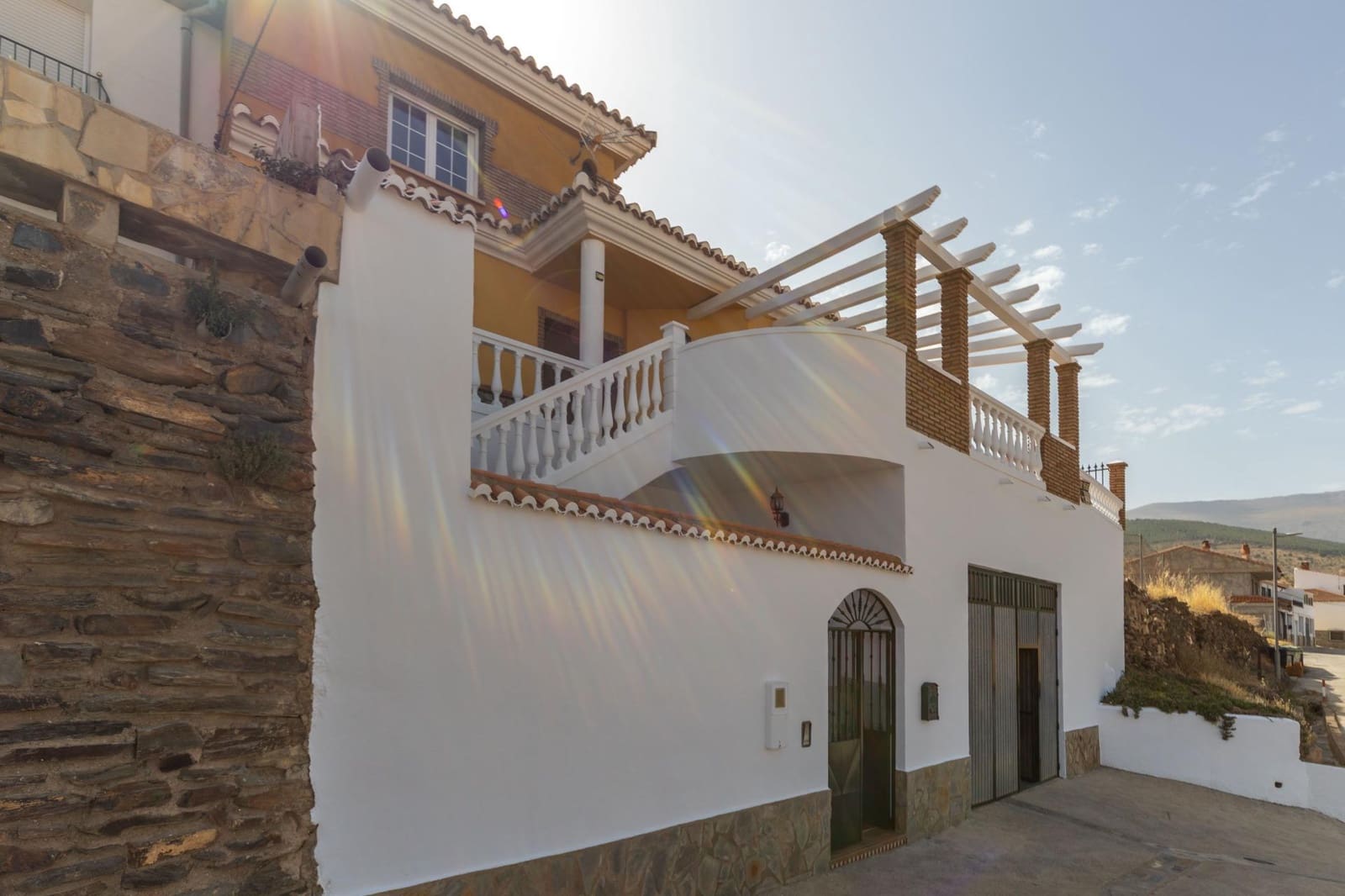 4 slaapkamer Villa te koop in Aldeire met garage - € 200.000 (Ref: 10043106)