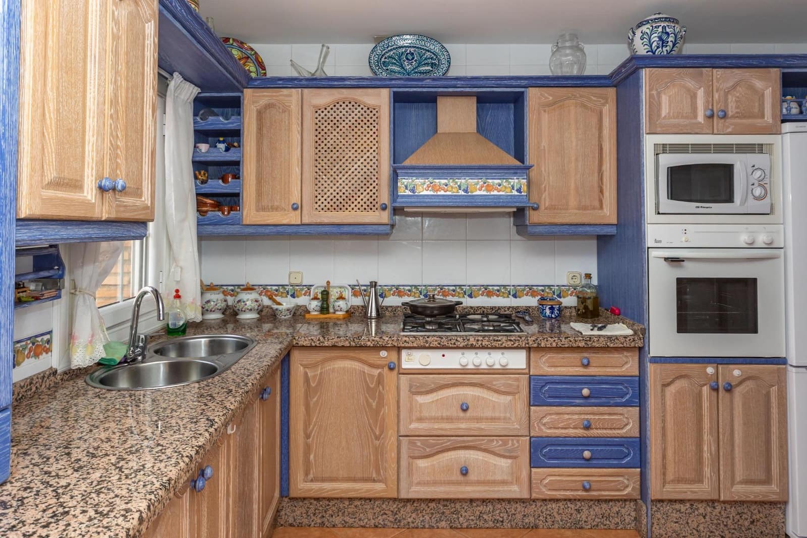 4 slaapkamer Villa te koop in Aldeire met garage - € 200.000 (Ref: 10043106)