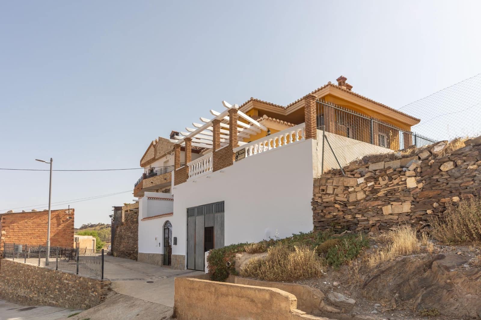 4 slaapkamer Villa te koop in Aldeire met garage - € 200.000 (Ref: 10043106)