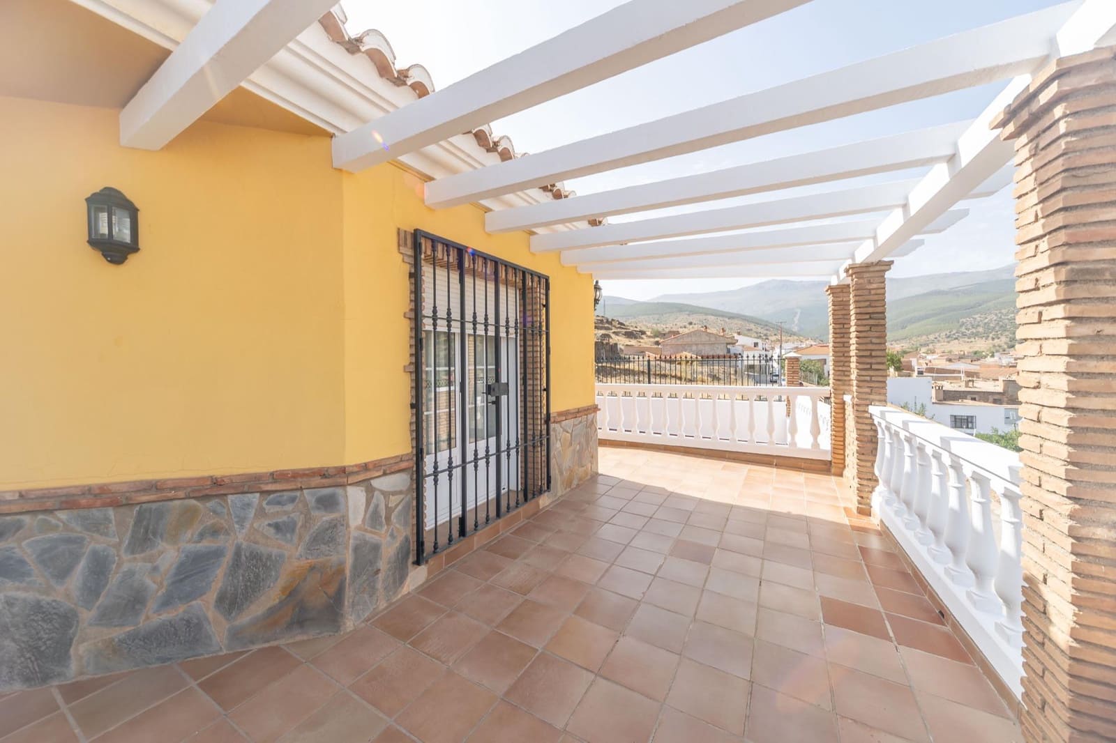 4 slaapkamer Villa te koop in Aldeire met garage - € 200.000 (Ref: 10043106)