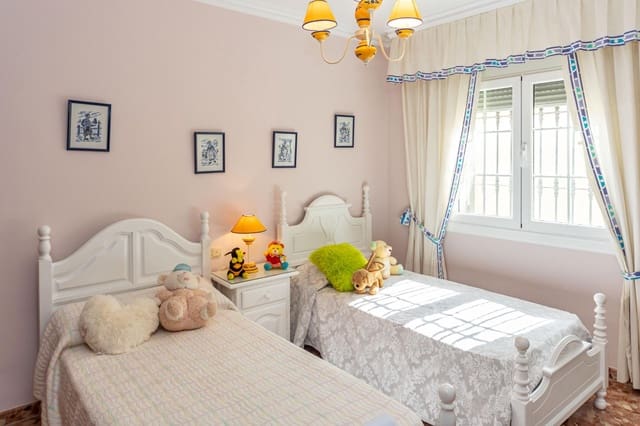 4 chambre Villa/Maison à vendre à Aldeire avec garage - 200 000 € (Ref: 10043106)