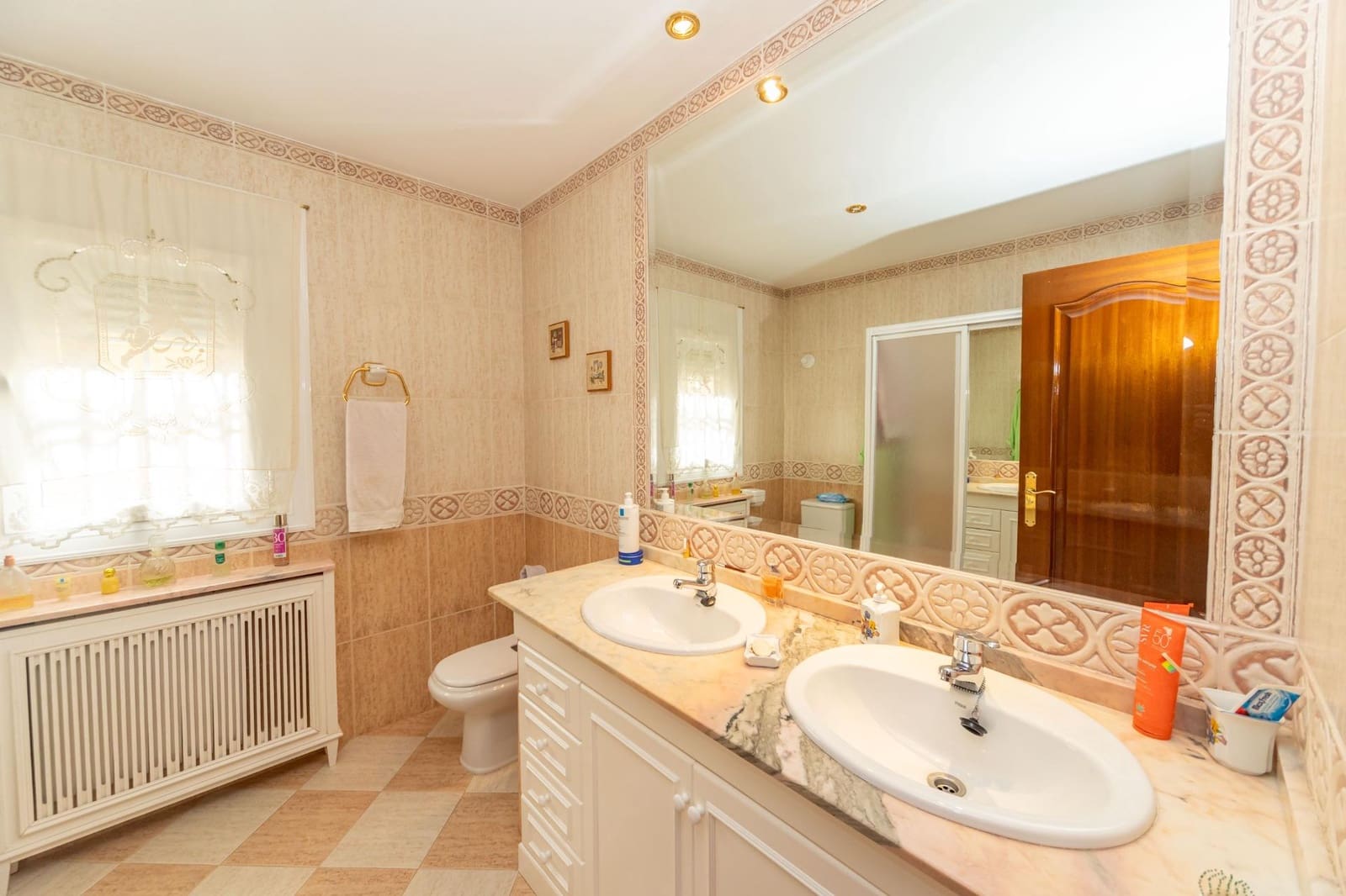 4 slaapkamer Villa te koop in Aldeire met garage - € 200.000 (Ref: 10043106)