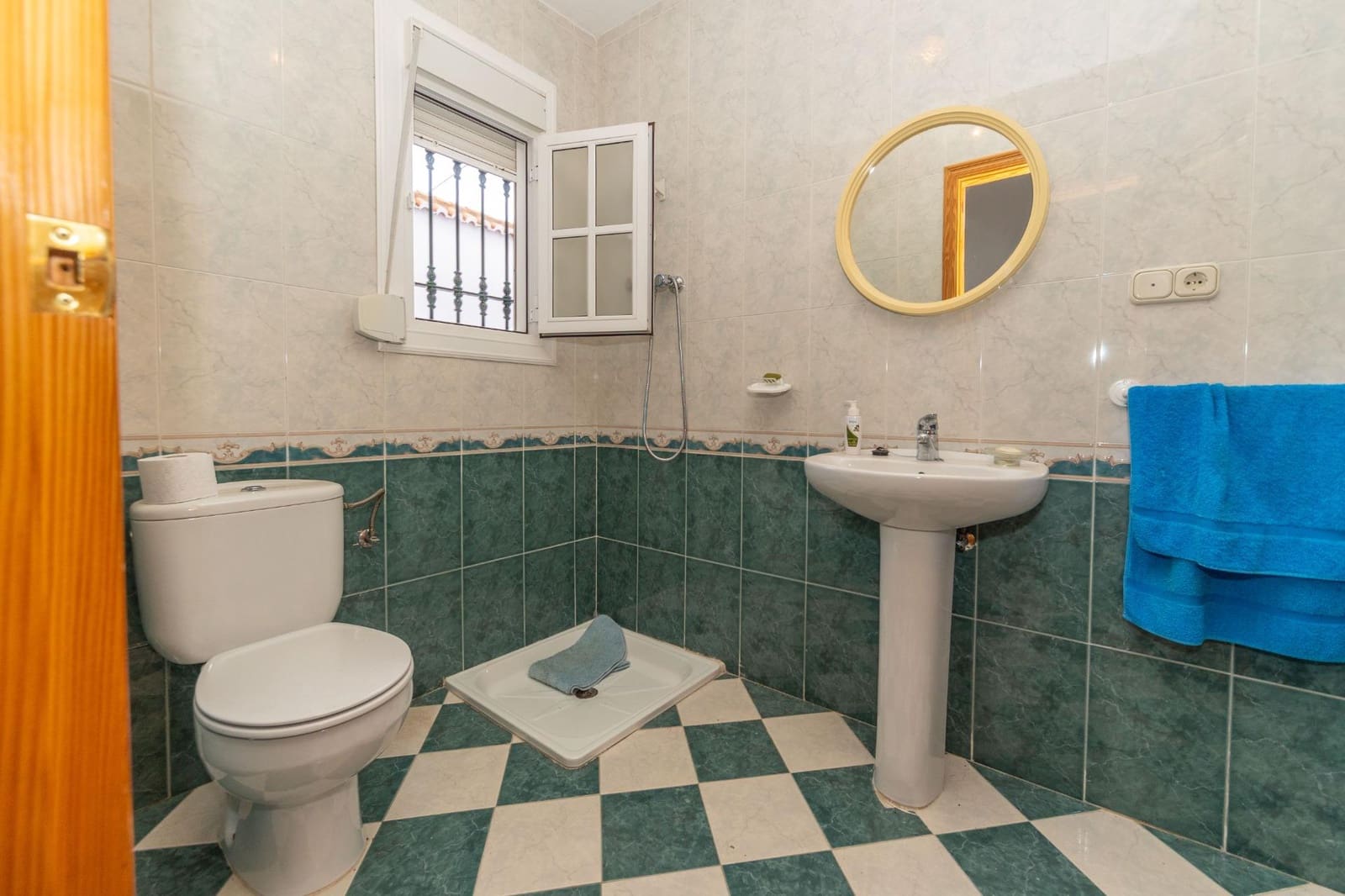 4 slaapkamer Villa te koop in Aldeire met garage - € 200.000 (Ref: 10043106)