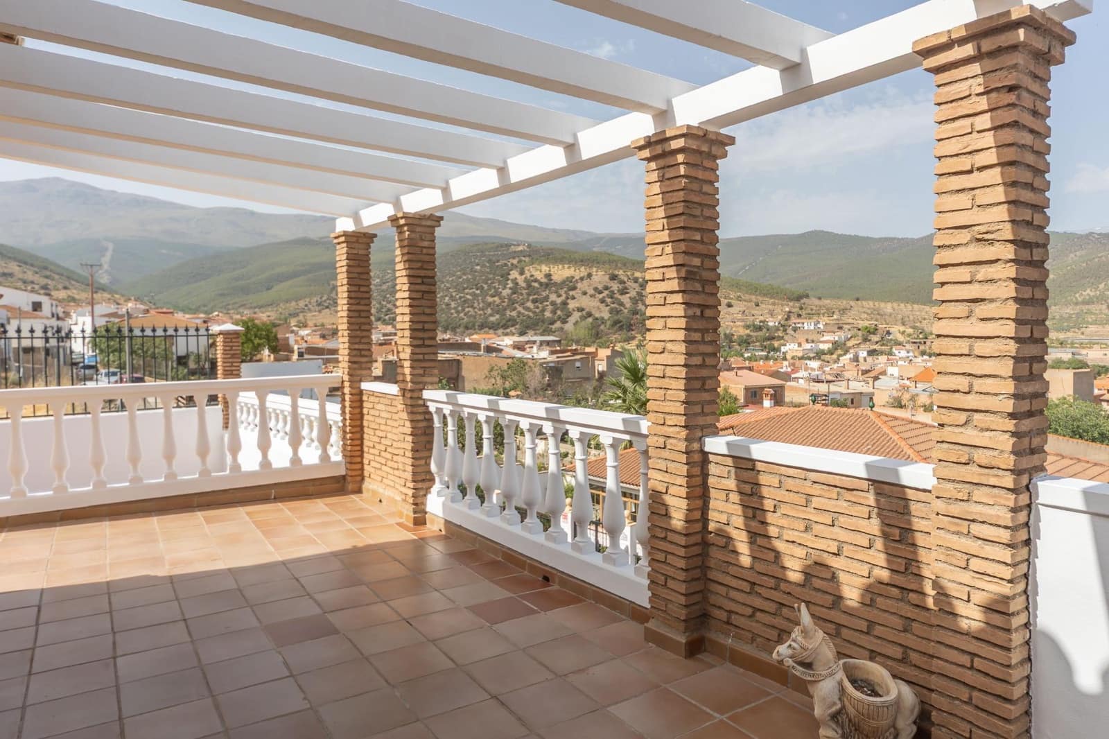 4 slaapkamer Villa te koop in Aldeire met garage - € 200.000 (Ref: 10043106)