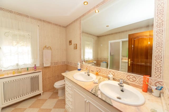 4 chambre Villa/Maison à vendre à Aldeire avec garage - 200 000 € (Ref: 10043106)
