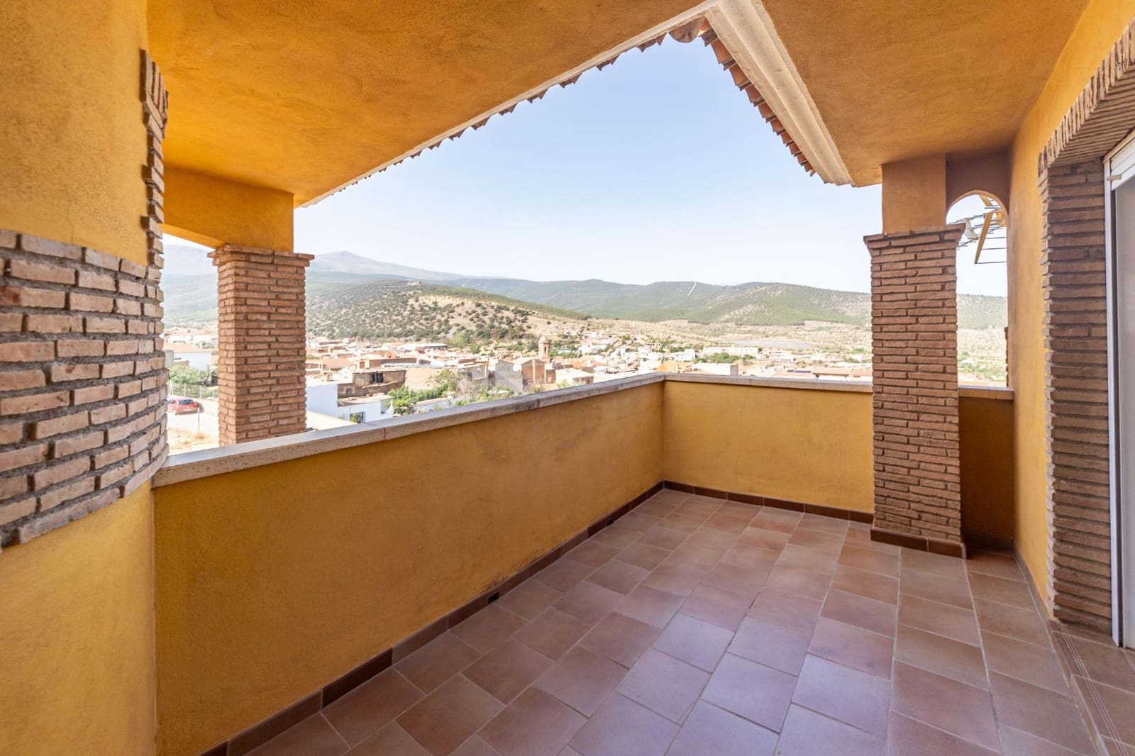 4 slaapkamer Villa te koop in Aldeire met garage - € 200.000 (Ref: 10043106)