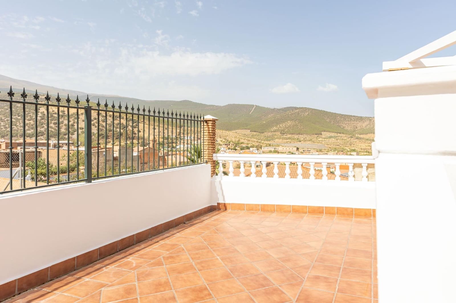 4 slaapkamer Villa te koop in Aldeire met garage - € 200.000 (Ref: 10043106)