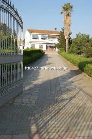 Chalet de 6 habitaciones en Guadix en venta con piscina - 299.500 € (Ref: 10088781)