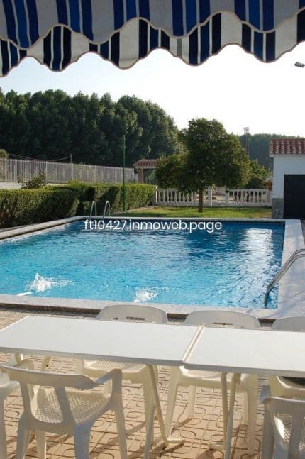 Chalet de 6 habitaciones en Guadix en venta con piscina - 299.500 € (Ref: 10088781)