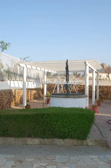 Chalet de 6 habitaciones en Guadix en venta con piscina - 299.500 € (Ref: 10088781)