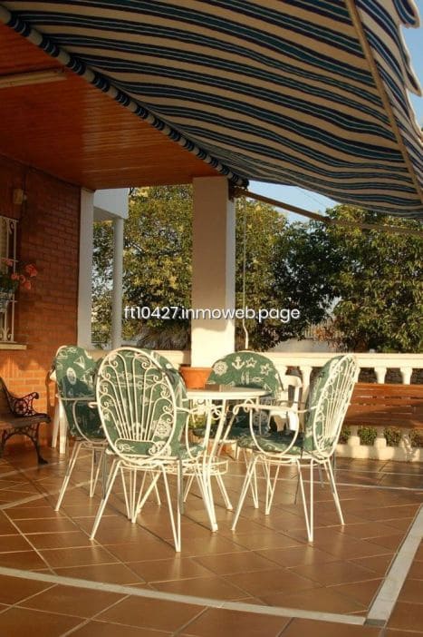 Chalet de 6 habitaciones en Guadix en venta con piscina - 299.500 € (Ref: 10088781)