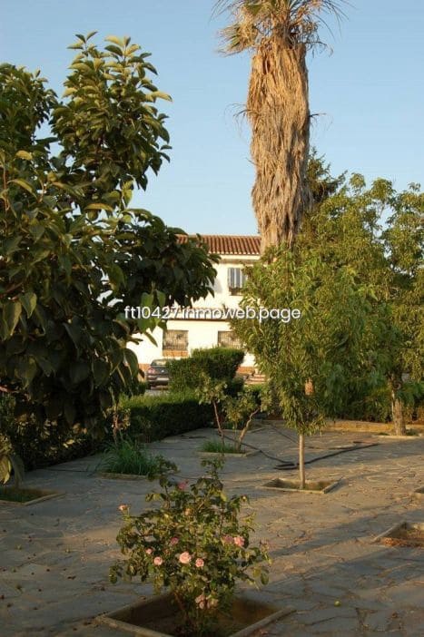 Chalet de 6 habitaciones en Guadix en venta con piscina - 299.500 € (Ref: 10088781)
