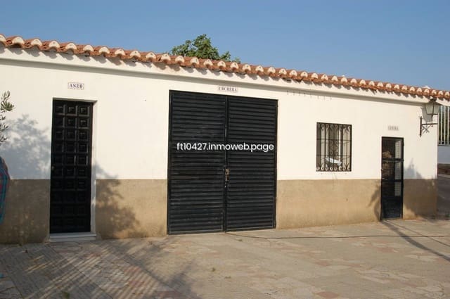 Chalet de 6 habitaciones en Guadix en venta con piscina - 299.500 € (Ref: 10088781)
