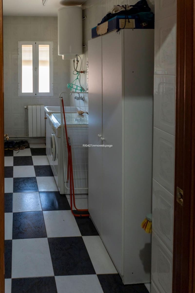 Chalet de 6 habitaciones en Guadix en venta con piscina - 299.500 € (Ref: 10088781)