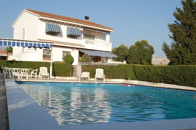 Chalet de 6 habitaciones en Guadix en venta con piscina - 299.500 € (Ref: 10088781)