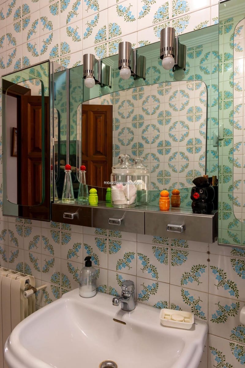 Chalet de 6 habitaciones en Guadix en venta con piscina - 299.500 € (Ref: 10088781)