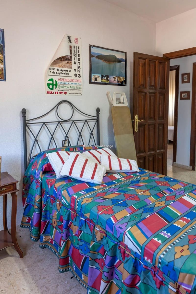 Chalet de 6 habitaciones en Guadix en venta con piscina - 299.500 € (Ref: 10088781)