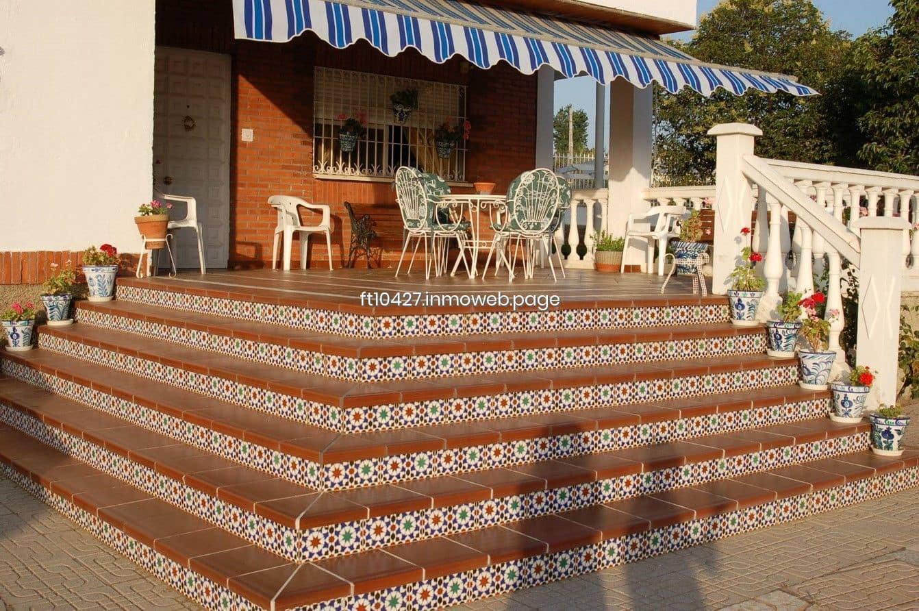 Chalet de 6 habitaciones en Guadix en venta con piscina - 299.500 € (Ref: 10088781)